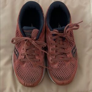 Saucony Clarion Size 6 Coral Pink Sneakers with Navy Blue Accents